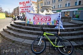 KOD popedałował po podpisy