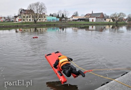 Wodne ćwiczenia strażaków