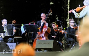 Cygański koncert w deszczu