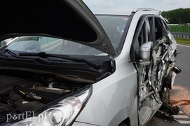 Ciężarówką zahaczył o stojące na \"siódemce\" auto