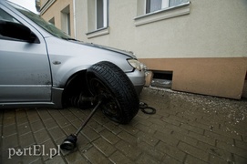 Wjechał w budynek przy Traugutta (aktualizacja)