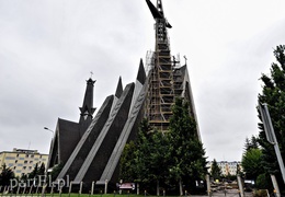 Kościół w kolorze perłowym