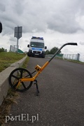 Motocyklem nauki jazdy prosto do rowu