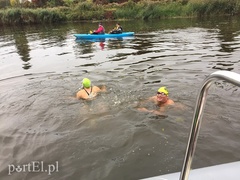 Przepłynęli wpław ze Skowronek do Elbląga