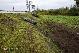 Wpadł do rowu, nie miał zapiętych pasów