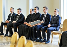 Modlą się i uczą