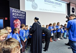 Mali studenci w krainie nauki