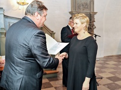 Im jest bliżej do innych ludzi