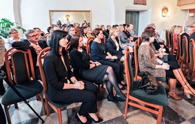 Im jest bliżej do innych ludzi