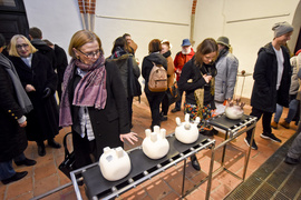 Człowiek człowiekowi...