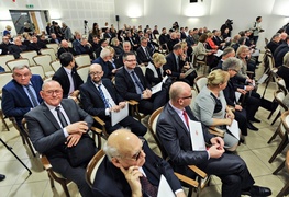 Patronem Elbląga święty, co rozdaje prezenty