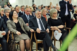 Patronem Elbląga święty, co rozdaje prezenty