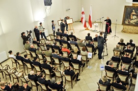 Patronem Elbląga święty, co rozdaje prezenty