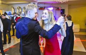 Studniówka z fotobudką, czyli tak się bawi ZST