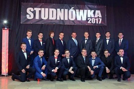 Studniówka w starym stylu