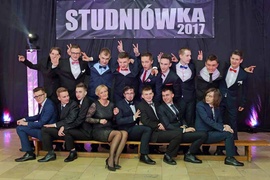 Studniówka w starym stylu