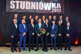 Studniówka w starym stylu