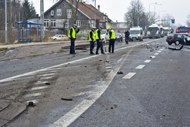 Wypadek w Kazimierzowie, kierowca ciężarówki nie żyje