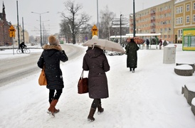 Tak od rana miasto walczy ze śniegiem