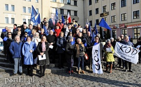 Tusk na fontannie