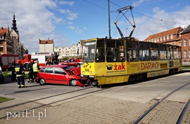 Seatem wjechał pod tramwaj