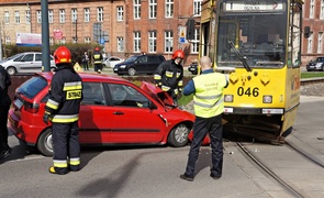 Seatem wjechał pod tramwaj