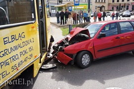 Seatem wjechał pod tramwaj