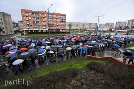 Droga krzyżowa w deszczu