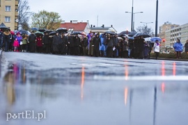 Droga krzyżowa w deszczu