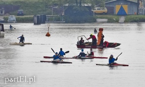 Strażacy wyłowili z rzeki ciało mężczyzny