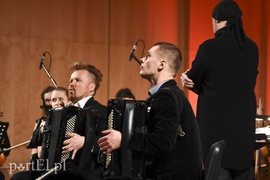 Trzech sympatycznych muzyków i ich akordeony