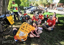 Jadą na rowerach dookoła świata