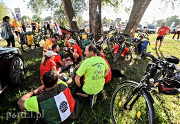 Jadą na rowerach dookoła świata