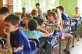 Pion na d4 i można zaczynać