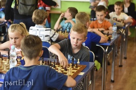 Pion na d4 i można zaczynać