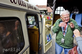 Prosta historia Williego, czyli jak 81-latek na traktorze przemierza Europę