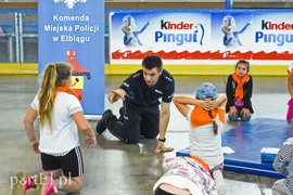 Autoriada uczy bezpieczeństwa na drodze