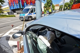 Kolizja dwóch renault przy szkole muzycznej