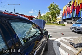 Kolizja dwóch renault przy szkole muzycznej
