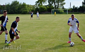 Barkas podnosi się z dna