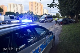 Hondą uderzyła w drzewo (aktualizacja)