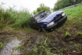 Opel dachował na drodze do Malborka