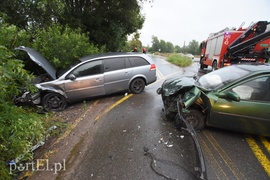 Czołówka dwóch opli, dwie osoby ranne