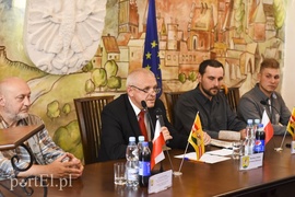 Tunelu nie ma, ale będą kopać dalej