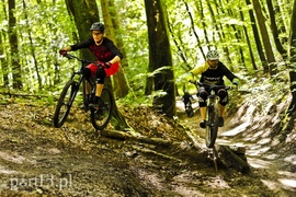 Skaczą na rowerach w Bażantarni