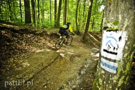 Skaczą na rowerach w Bażantarni