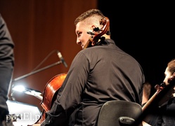 Znane seriale na nieznaną nutę