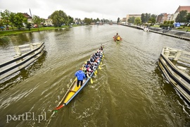 Za mundurem smocze łodzie sznurem