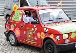 Jadą przez kraj, żeby pomóc pszczołom