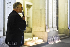 Świece znów zapłonęły przed sądem